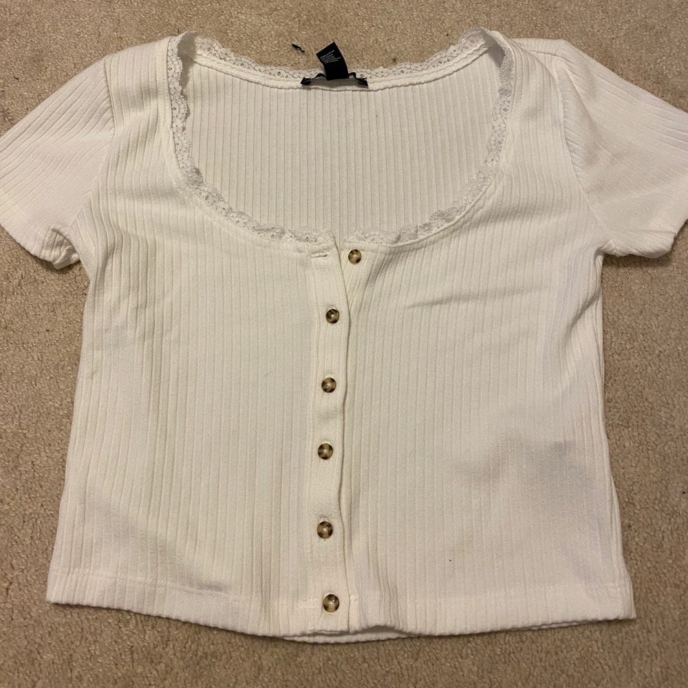 White short sleeve crop top